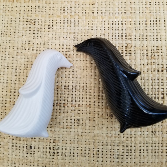 NEW Jonathan Adler Penguin Salt & Pepper Set Black/White 2pce NEW Jonathan Adler Penguin Salt & Pepper Set Black/White 2pce